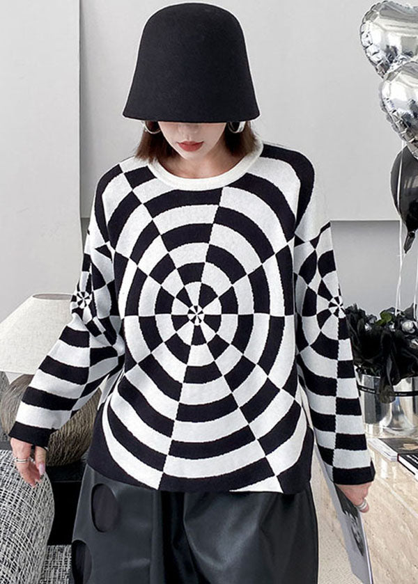 Well Tailored Sweater with a Graceful Silhouette