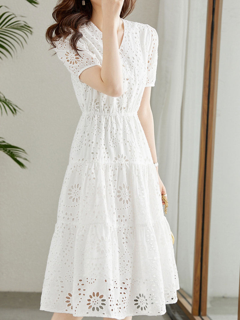 Effortlessly Elegant Dress with a Timeless Design