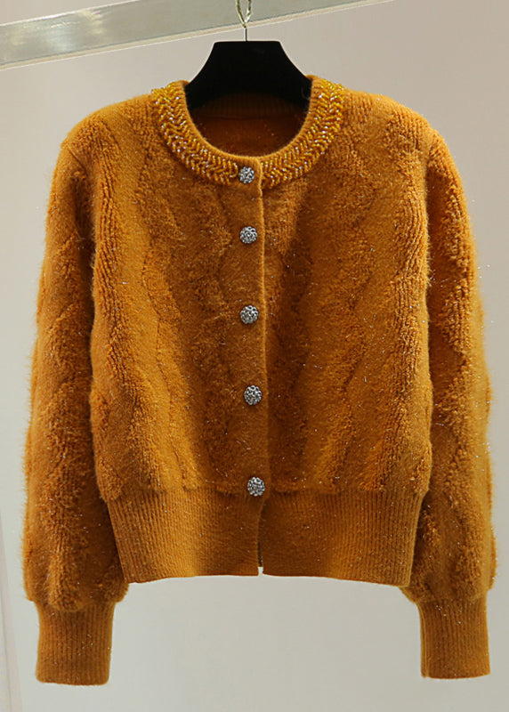 Well Tailored Sweater with a Graceful Silhouette