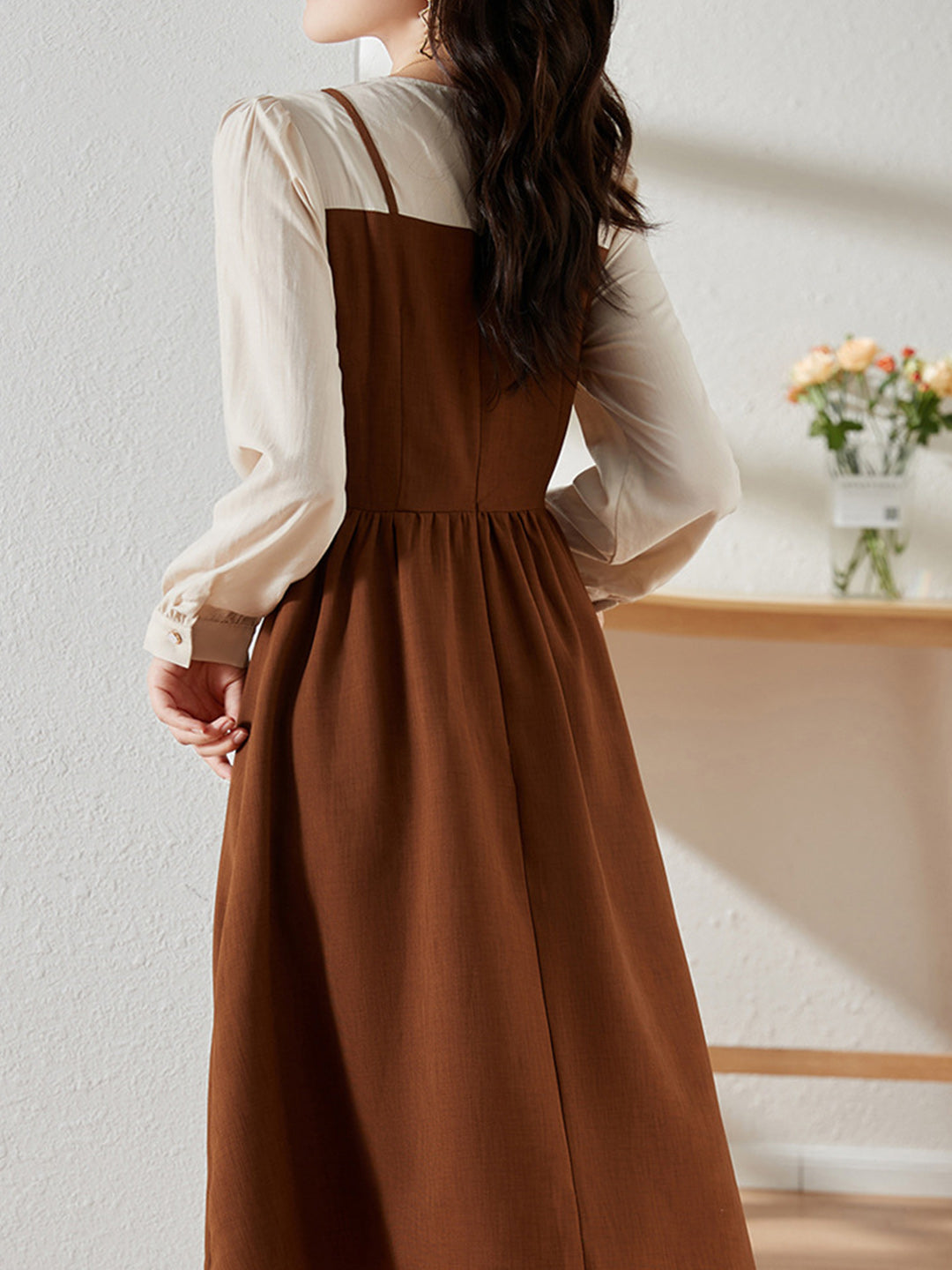 Effortlessly Elegant Dress with a Timeless Design