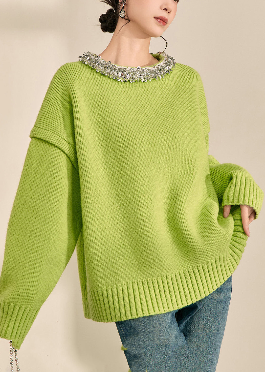 Well Tailored Sweater with a Graceful Silhouette