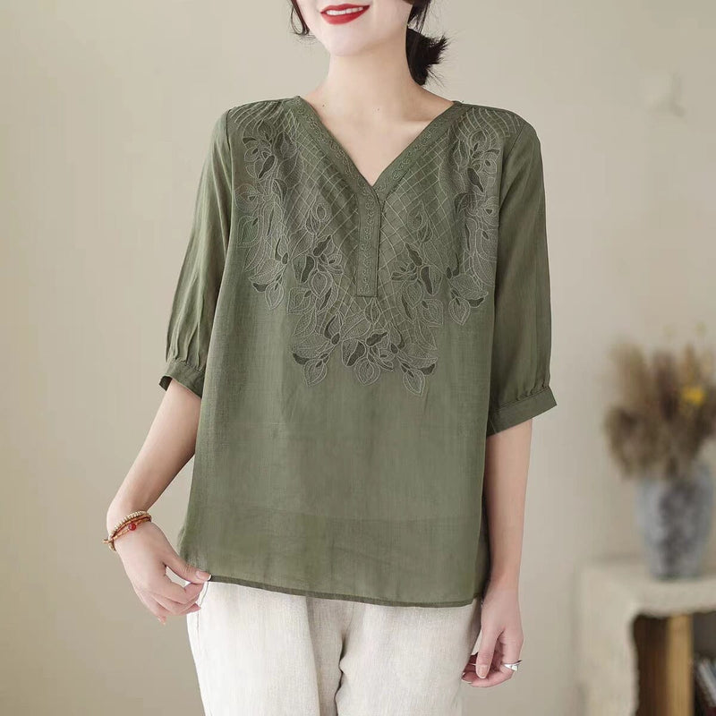 Effortlessly Elegant T-Shirt with a Timeless Design