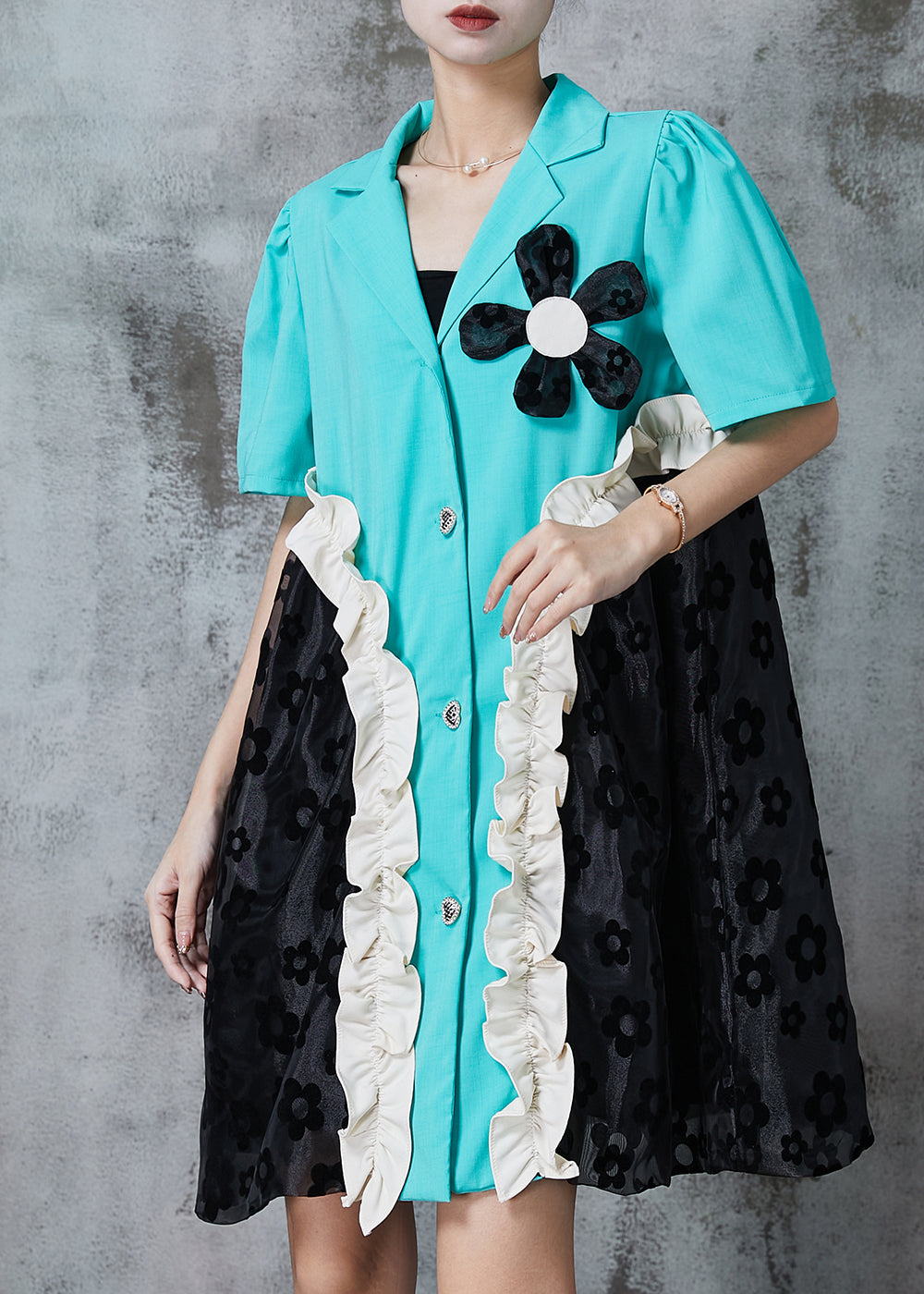 Sophisticated Dress with a Clean Classic Look