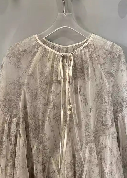 Well Tailored Top with a Graceful Silhouette