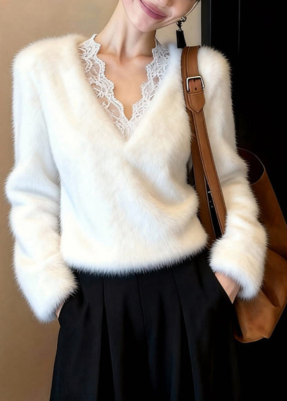 Well Tailored Sweater with a Graceful Silhouette