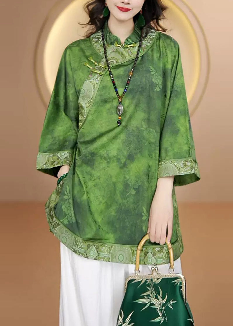 Classic Vintage Shirt with a Flattering Fit