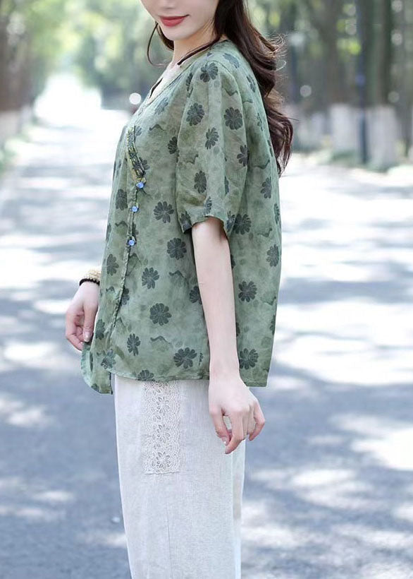 Classic Vintage Shirt with a Flattering Fit