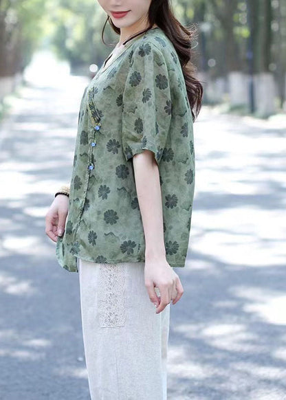 Classic Vintage Shirt with a Flattering Fit