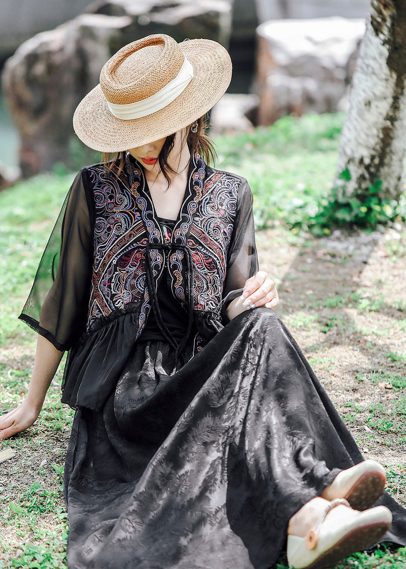 Classic Vintage Blouse with a Flattering Fit