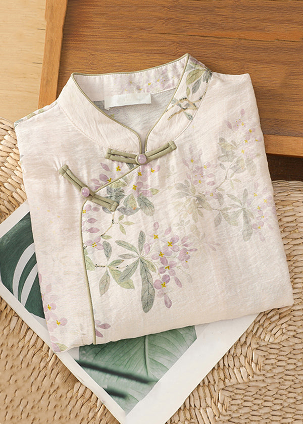 Classic Vintage Blouse with a Flattering Fit