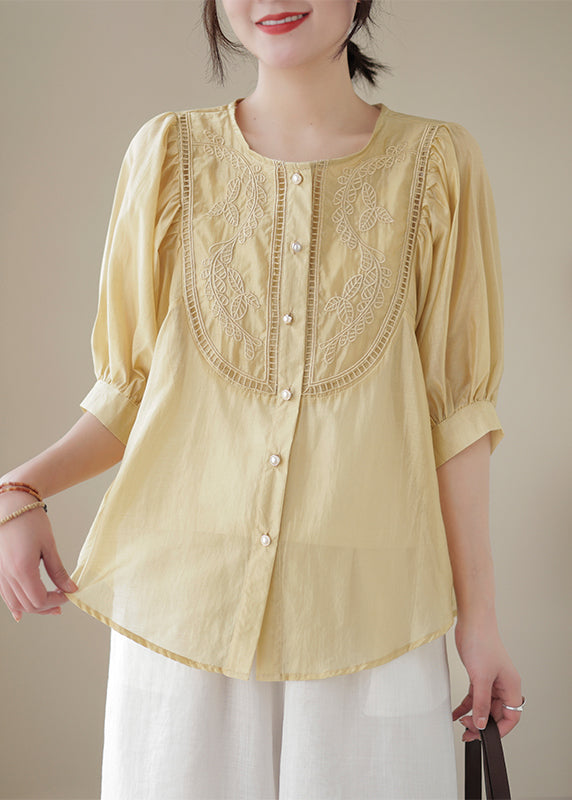 Well Tailored Blouse with a Graceful Silhouette