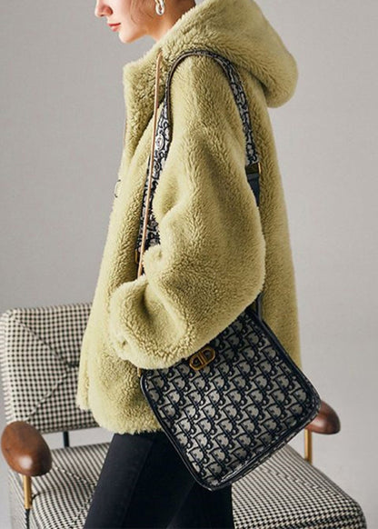 Effortlessly Elegant Coat with a Timeless Design