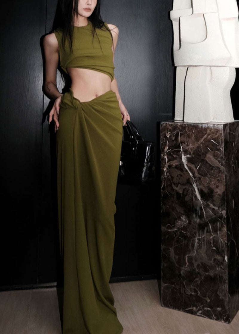 Sophisticated Garment with a Clean Classic Look