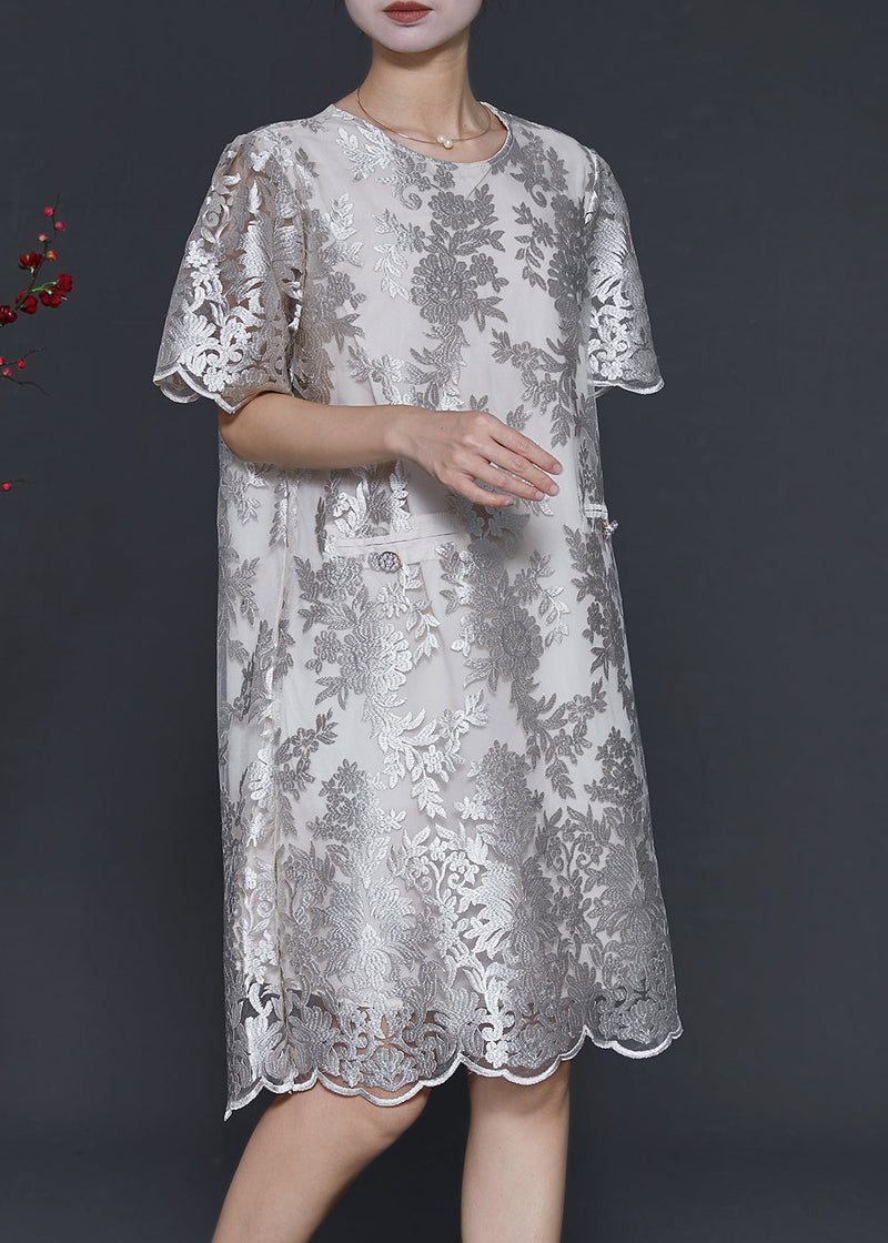 Well Tailored Dress with a Graceful Silhouette