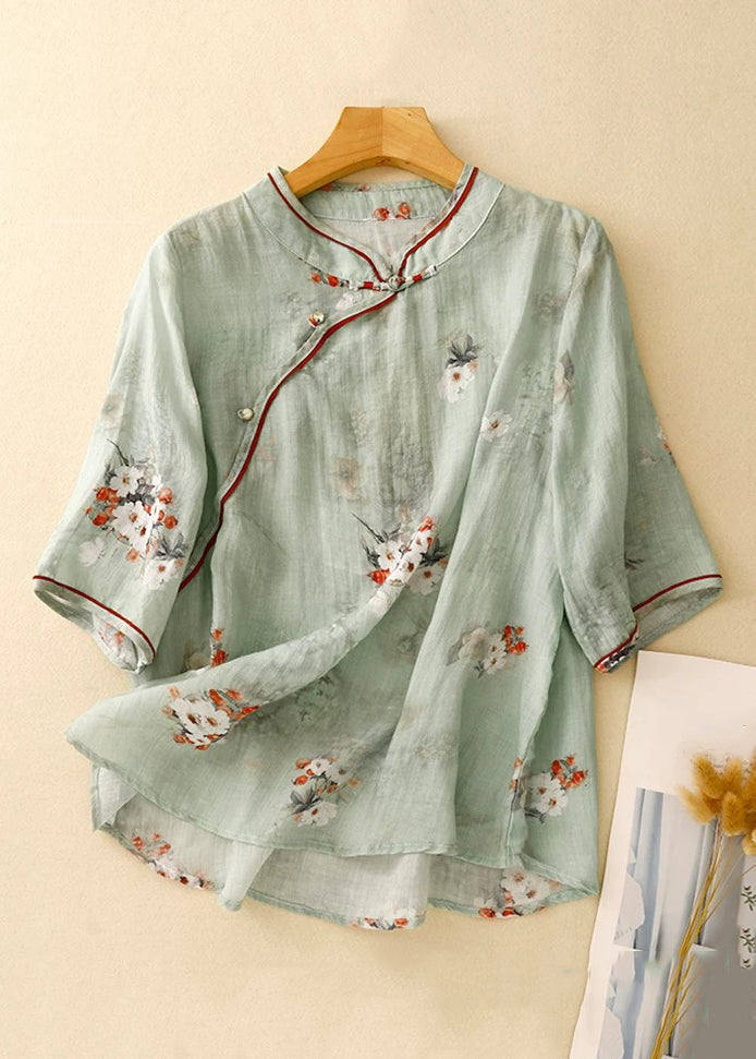 Sophisticated Blouse with a Clean Classic Look