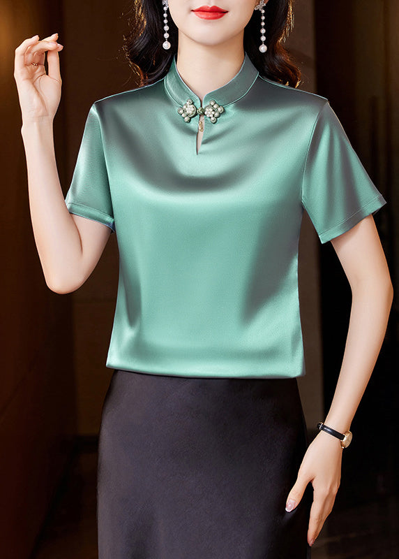 Gracefully Styled Garment for Any Occasion