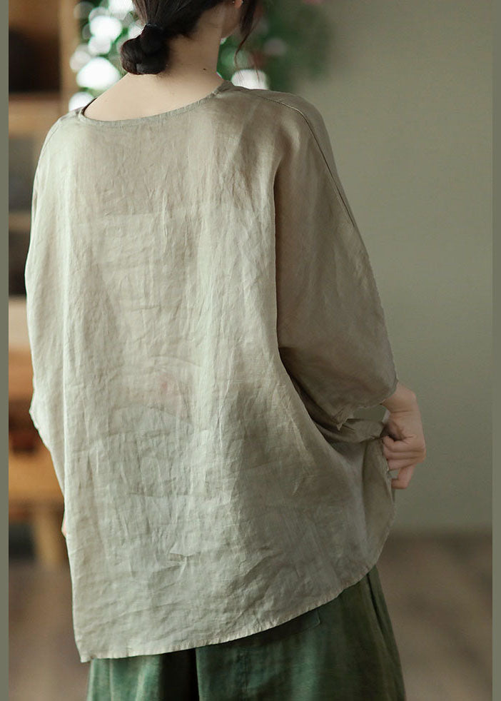 Classic Vintage Blouse with a Flattering Fit