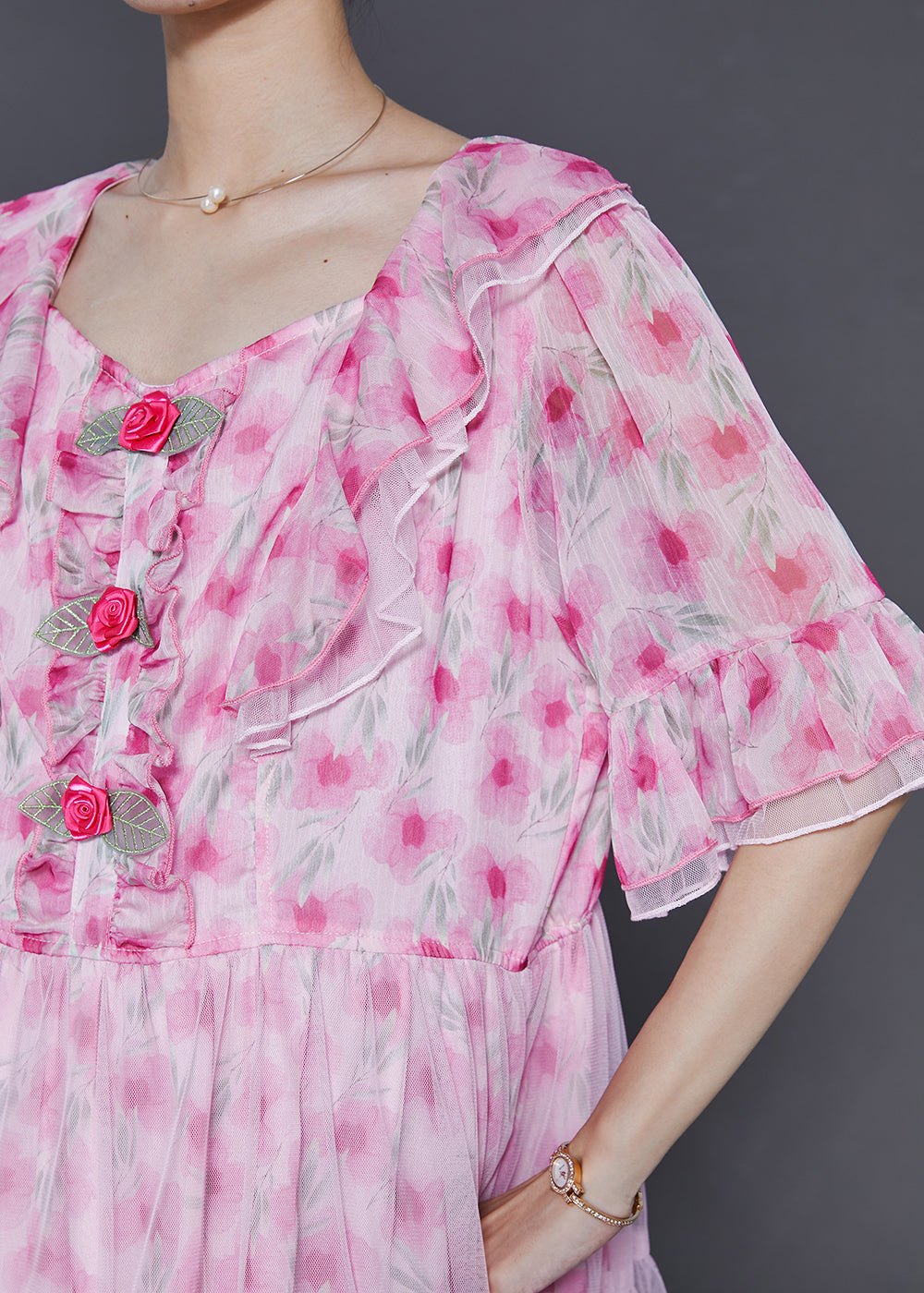 Effortlessly Elegant Dress with a Timeless Design
