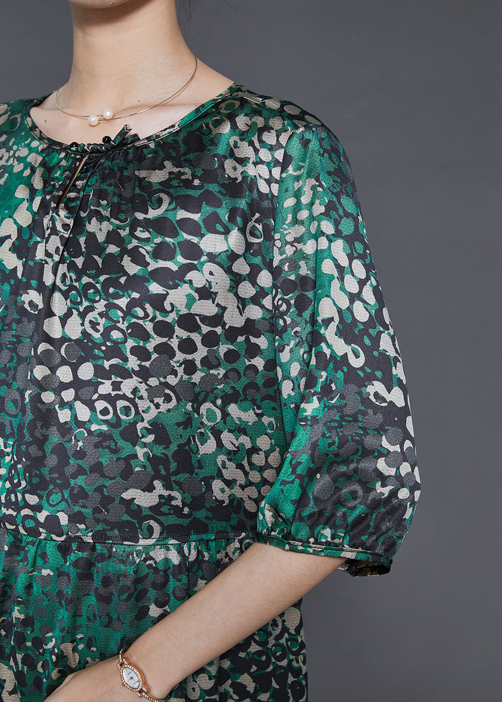 Classic Vintage Dress with a Flattering Fit