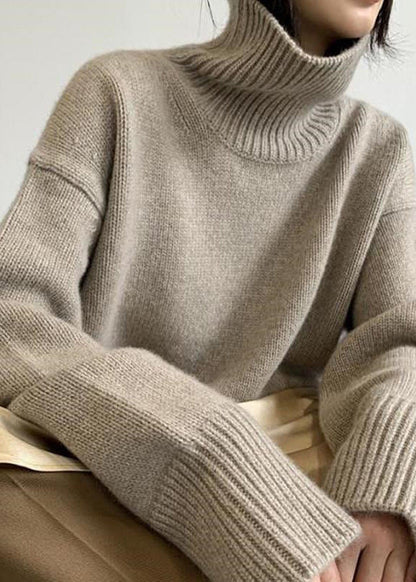 Well Tailored Sweater with a Graceful Silhouette