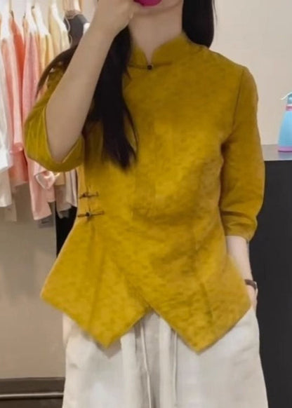 Well Tailored Top with a Graceful Silhouette