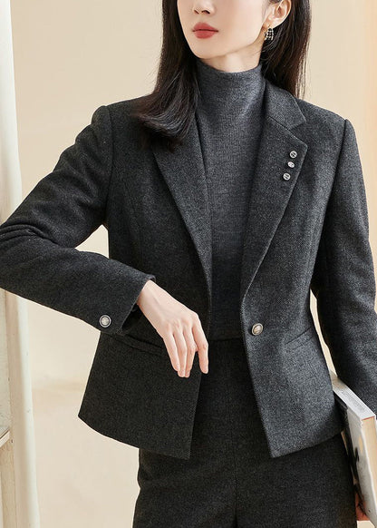 Well Tailored Coat with a Graceful Silhouette
