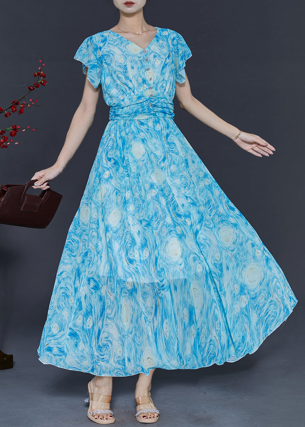 Effortlessly Elegant Dress with a Timeless Design