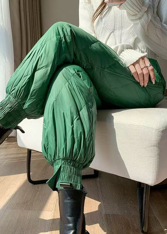 Effortlessly Elegant Pants with a Timeless Design