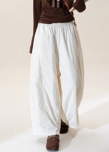 Effortlessly Elegant Pants with a Timeless Design