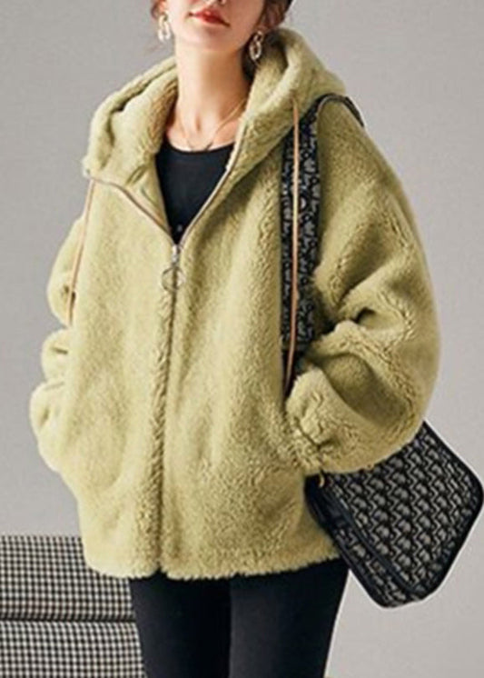 Effortlessly Elegant Coat with a Timeless Design